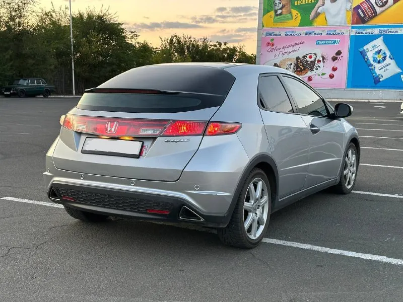 Продаю honda civic 2008 2.2d пробег 118000 2.2 турбодизель на механике!🔥 пригнана из франции максимальная комплектация для европейского рынка, на российский рынок такие не поставлялись панорама кожаный салон климат контроль мультируль эл. стеклоподъемники шикарная музыка экран с навигацией, которую можно перепрошить под рос карты есть пару не критичных моментов по кузову (все видно на фото) 2 комплекта резины полное переоформление в мрэо звоните, расскажу подробнее про машину и отвечу на все вопросы +79496460741 цена 830 000 торг - фотография - 4