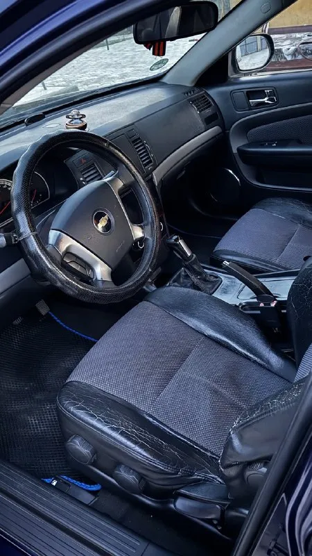 Продам – chevrolet epica пробег : 296.000 тыс. км 2006 год, объём мотора 2.0 /145 л/с. мкпп, ходовка - без нареканий с документами полный порядок, я собственник первый владелец по птс осмотр донецк, буденовский район по машине сделано: рулевая рейка новая оригинал, ходовка передняя и задняя. вложено 100тыс руб колеса на легкосплавах на зимней резине комплектация: кондиционер, авс, есп, подушки безописности 10шт, 4 стеклоподъёмника, газ впитан, магнитола 9дюймов с блютус выход на сим карту навигация, лед свет ближний, диски 16 машина не бита, есть возрастные косяки по кузову. цена 480 тыс, торг. 7949-315-32-12 📞 звоните: +7(949)3153212 - фотография - 1