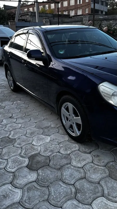 Продам – chevrolet epica пробег : 296.000 тыс. км 2006 год, объём мотора 2.0 /145 л/с. мкпп, ходовка - без нареканий с документами полный порядок, я собственник первый владелец по птс осмотр донецк, буденовский район по машине сделано: рулевая рейка новая оригинал, ходовка передняя и задняя. вложено 100тыс руб колеса на легкосплавах на зимней резине комплектация: кондиционер, авс, есп, подушки безописности 10шт, 4 стеклоподъёмника, газ впитан, магнитола 9дюймов с блютус выход на сим карту навигация, лед свет ближний, диски 16 машина не бита, есть возрастные косяки по кузову. цена 480 тыс, торг. 7949-315-32-12 📞 звоните: +7(949)3153212 - фотография - 3