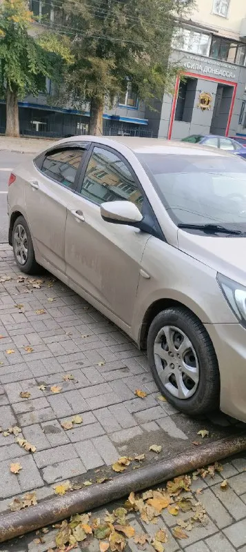 Хёндай солярис 2011г. 1,4 механика пробег 215 тысяч км покоцаные бампера донецк - путиловка цена:650 тысяч₽ зимняя резина новая, колпаки новые отдам - фотография - 2