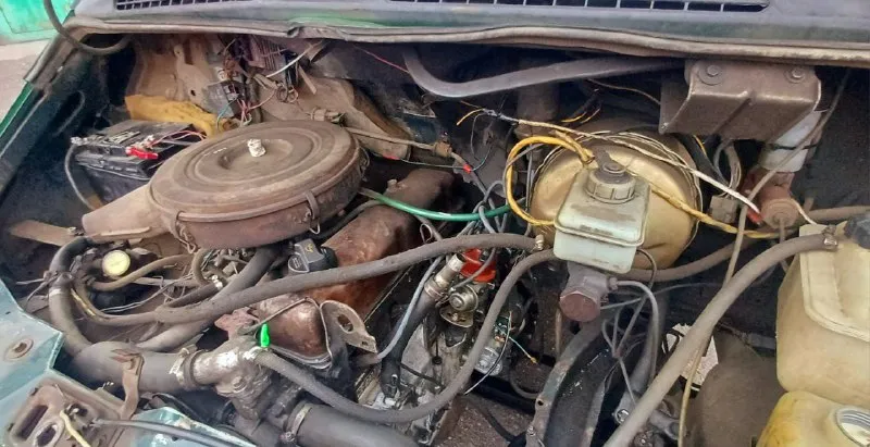 Газель на газу цена 235.000₽ торг связь +79494715705 донецк, центр. машина 2002 года выпуска, на полном ходу, готова к работе, категория б, грузо-пассажир 7 мест, документы постояный днр учет. - 402, прошел полный капремонт в прошлом году, работает отлично, масло не ест, тянет уверено, на газу заводится в любую погоду, новый генератор и стартер, новые свечи, печка жарит хорошо. - коробка 5 передач, переключается легко, без хрустов, сцепление не буксует, редуктор не гудит, рессоры целые, тормоза хорошие, ручник держит. - рама в отличном состоянии, не гнилая, без трещин и повреждений, кузов в достойном состоянии. - салон опрятный, электрика вся работает, замки закрываются, установлен хороший led свет + туманки. 📞 звоните: +7(949)4715705 - фотография - 10