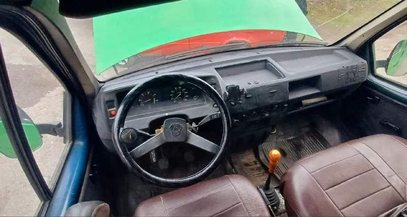 Газель на газу цена 235.000₽ торг связь +79494715705 донецк, центр. машина 2002 года выпуска, на полном ходу, готова к работе, категория б, грузо-пассажир 7 мест, документы постояный днр учет. - 402, прошел полный капремонт в прошлом году, работает отлично, масло не ест, тянет уверено, на газу заводится в любую погоду, новый генератор и стартер, новые свечи, печка жарит хорошо. - коробка 5 передач, переключается легко, без хрустов, сцепление не буксует, редуктор не гудит, рессоры целые, тормоза хорошие, ручник держит. - рама в отличном состоянии, не гнилая, без трещин и повреждений, кузов в достойном состоянии. - салон опрятный, электрика вся работает, замки закрываются, установлен хороший led свет + туманки. 📞 звоните: +7(949)4715705 - фотография - 7