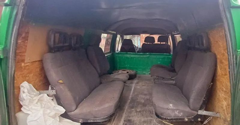 Газель на газу цена 235.000₽ торг связь +79494715705 донецк, центр. машина 2002 года выпуска, на полном ходу, готова к работе, категория б, грузо-пассажир 7 мест, документы постояный днр учет. - 402, прошел полный капремонт в прошлом году, работает отлично, масло не ест, тянет уверено, на газу заводится в любую погоду, новый генератор и стартер, новые свечи, печка жарит хорошо. - коробка 5 передач, переключается легко, без хрустов, сцепление не буксует, редуктор не гудит, рессоры целые, тормоза хорошие, ручник держит. - рама в отличном состоянии, не гнилая, без трещин и повреждений, кузов в достойном состоянии. - салон опрятный, электрика вся работает, замки закрываются, установлен хороший led свет + туманки. 📞 звоните: +7(949)4715705 - фотография - 9