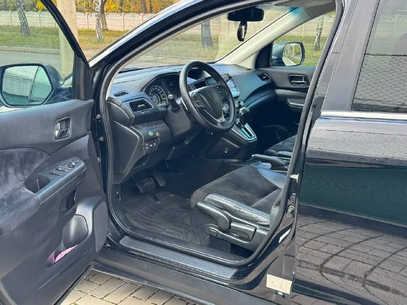 Honda cr-v официал 2013 год выпуска двигатель 2.0 бензин коробка автомат классический пробег 165 тыс. км авто в хорошем состоянии, за все время 1 хозяин бережная эксплуатация с 2014 года машина вся в заводском окрасе 1000% готов на любые проверки с вашей стороны ! хорошая комплектация, роздельный климат-контроль, круиз -контроль, датчики света и дождя, подогревы сидений зеркал, многофункциональная магнито android камера заднего вида и т. д. продажа с полным переоформлением в мрэо г. донецк цена 1.675 тыс. ₽ звоните остальное по +79494006792 📲 tg: r. b 📞 звоните: +7(949)4006792 - фотография - 8