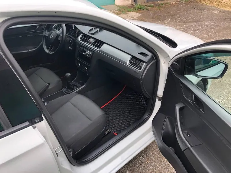 Продам skoda rapid.2015 г. в.двигатель 1.6,5ст мкпп!кузов в отличном состоянии!технически в отличном состоянии(свежее обслуженая ходовая часть)ухоженный салон, кондиционер(рабочий), неплохая музыка!стекла все родные(включая лобовое), стоит газ евро 4(вписан в птс), дно в отличном состоянии!хорошая летняя резина!пробег 218 тысяч км, в серьезных дтп не участвовала!документы в полном порядке! остальные вопросы по телефону осмотр макеевка +79493633561 цена 700000 небольшой торг - фотография - 5