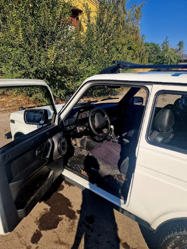 Продам ниву 212140 4×4 2011 год. отличное техническое состояние. инжектор в белом рапторе 500 т. р +79495685510 - фотография - 5