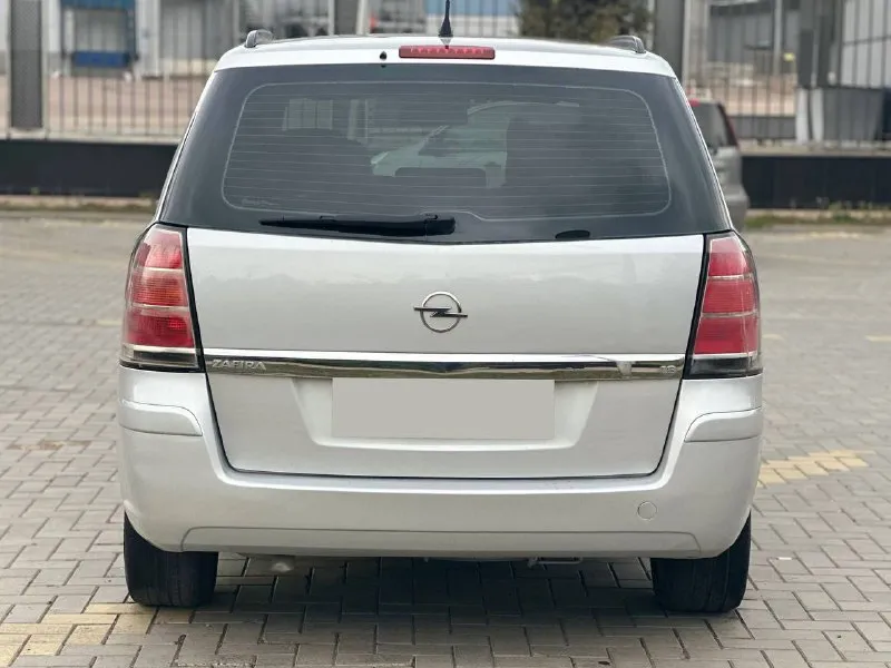 Opel zafira b / opel зафира б объем 1.8 бензин кпп механика пробег 258.000 родной! подтвержденный автотекой автомобиль в отличном техническом состоянии кузов в родной краске ( за исключением пары деталий, косметика) авто без гнили и ржавчины! по двигателю и коробке нареканий нет, все работает исправно. авто без вложений! климат контроль датчик дождя датчик света обогрев передних сидений мульти руль электропривод зеркал обогрев зеркал / заднего стекла сигнализация дополнительные вопросы по телефону г. донецк +79081853560 whatsapp +79595584327 феникс 730.000 торг у капота 📞 звоните: +7(959)5584327 - фотография - 4