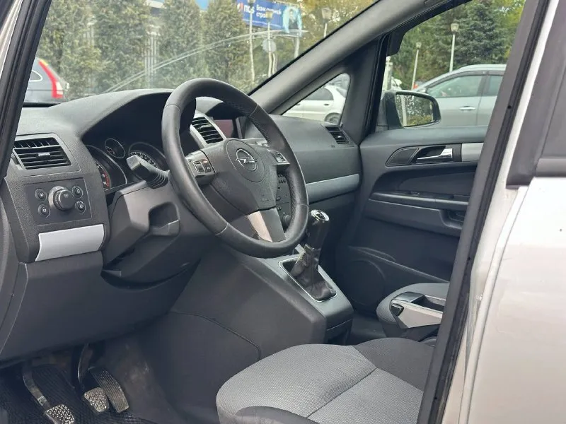 Opel zafira b / opel зафира б объем 1.8 бензин кпп механика пробег 258.000 родной! подтвержденный автотекой автомобиль в отличном техническом состоянии кузов в родной краске ( за исключением пары деталий, косметика) авто без гнили и ржавчины! по двигателю и коробке нареканий нет, все работает исправно. авто без вложений! климат контроль датчик дождя датчик света обогрев передних сидений мульти руль электропривод зеркал обогрев зеркал / заднего стекла сигнализация дополнительные вопросы по телефону г. донецк +79081853560 whatsapp +79595584327 феникс 730.000 торг у капота 📞 звоните: +7(959)5584327 - фотография - 6