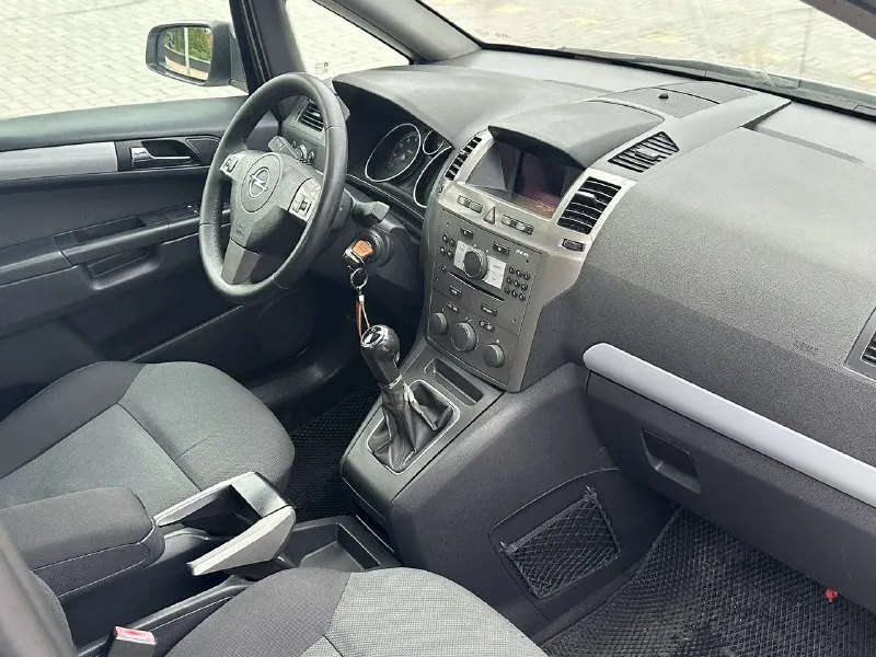 Opel zafira b / opel зафира б объем 1.8 бензин кпп механика пробег 258.000 родной! подтвержденный автотекой автомобиль в отличном техническом состоянии кузов в родной краске ( за исключением пары деталий, косметика) авто без гнили и ржавчины! по двигателю и коробке нареканий нет, все работает исправно. авто без вложений! климат контроль датчик дождя датчик света обогрев передних сидений мульти руль электропривод зеркал обогрев зеркал / заднего стекла сигнализация дополнительные вопросы по телефону г. донецк +79081853560 whatsapp +79595584327 феникс 730.000 торг у капота 📞 звоните: +7(959)5584327 - фотография - 8