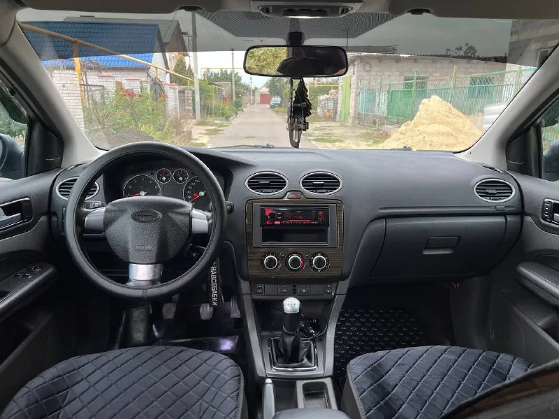 Продам ford focus 2 год: 2007 пробег: 234тыс двигатель 1.8 125лс по работе отлично(шепчет) без посторонних звуков! не дымит не троит. по ходовой все отлично без вложений! кузов в очень хорошем состоянии без гнили и тд, днище и пороги целые. в дтп не участвовал все силовые части заводские. отличная комплектация, с подогревами, сидений, зеркал, лобового, бортовой компьютер, эл. зеркала, проиивотуманные фары, эл. рег фар, сигнализация с автозапуском, кондиционер холодит, печка греет! центральный замок, 2 ключа, стоят 17 диски в отличном состоянии дорогу держит уверено, дисковые тормоза вкруг! машина выглядит очень красиво! на данный момент вложений не требуеться все исправно работает! документы чистые без штрафов и запретов! торг цена: 590000 📍мариуполь 📞+79496463727 - фотография - 10