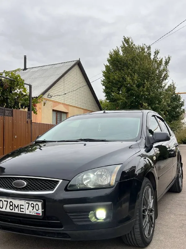 Продам ford focus 2 год: 2007 пробег: 234тыс двигатель 1.8 125лс по работе отлично(шепчет) без посторонних звуков! не дымит не троит. по ходовой все отлично без вложений! кузов в очень хорошем состоянии без гнили и тд, днище и пороги целые. в дтп не участвовал все силовые части заводские. отличная комплектация, с подогревами, сидений, зеркал, лобового, бортовой компьютер, эл. зеркала, проиивотуманные фары, эл. рег фар, сигнализация с автозапуском, кондиционер холодит, печка греет! центральный замок, 2 ключа, стоят 17 диски в отличном состоянии дорогу держит уверено, дисковые тормоза вкруг! машина выглядит очень красиво! на данный момент вложений не требуеться все исправно работает! документы чистые без штрафов и запретов! торг цена: 590000 📍мариуполь 📞+79496463727 - фотография - 5