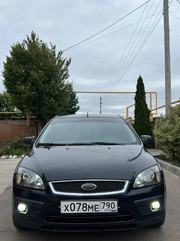 Продам ford focus 2 год: 2007 пробег: 234тыс двигатель 1.8 125лс по работе отлично(шепчет) без посторонних звуков! не дымит не троит. по ходовой все отлично без вложений! кузов в очень хорошем состоянии без гнили и тд, днище и пороги целые. в дтп не участвовал все силовые части заводские. отличная комплектация, с подогревами, сидений, зеркал, лобового, бортовой компьютер, эл. зеркала, проиивотуманные фары, эл. рег фар, сигнализация с автозапуском, кондиционер холодит, печка греет! центральный замок, 2 ключа, стоят 17 диски в отличном состоянии дорогу держит уверено, дисковые тормоза вкруг! машина выглядит очень красиво! на данный момент вложений не требуеться все исправно работает! документы чистые без штрафов и запретов! торг цена: 590000 📍мариуполь 📞+79496463727 - фотография - 6