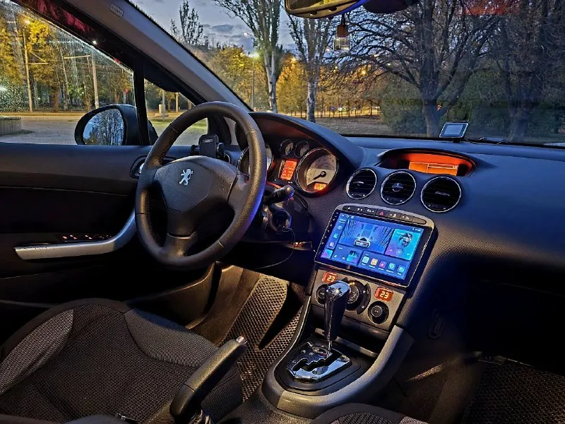 ‼️в продаже peugeot 308 в максимальной комплектации с панорамной крышей! идеальный выбор для тех, кто ценит сочетание двигателя 1.6 и классической автоматической коробки передач! мотор прошёл капитальный ремонт и успешно отработал 5 тысяч километров. автомобиль оснащён множеством опций, что делает его комфортным в использовании: - панорамная крыша - камера заднего вида - двухзонный климат-контроль - обогрев сидений - складывающиеся зеркала - полный комплект электрических стеклоподъёмников - подушки безопасности - мультируль - круиз-контроль - магнитола на android - сабвуфер - парктроники и другие полезные функции двигатель работает ровно, не потребляет масло и не дымит. коробка передач переключается плавно, обеспечивая комфортную езду. ходовая часть в отличном состоянии, без каких-либо нареканий. кузов не имеет следов ржавчины. стоимость — 569 999 ₽ донецк +79496376126 +79493129059 - фотография - 8