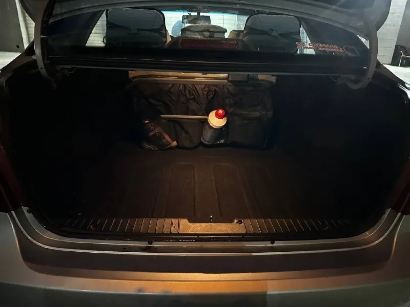 Продам chevrolet lacetti 1.4 (94л. с) 2007г. пробег : 292 тыс автомобиль в хорошем техническом состоянии. двигатель и кпп сухие, масло не расходует, не дымит, едет бодро, кпп не хрустит не пинается, ходовая не гремит и не стучит, салон чистый и ухоженный, не курили. в комплектации: гур, центральный замок, abs, передние стеклоподъемники, подогрев заднего стекла, эл. регулировка боковых зеркал. имеется регистратор и хорошая магнитола. т. o 2тыс назад, каждые 7тыс, масло gm 10v40 стоят хорошие led лампы.10 тыс назад заменены маслосъемные колпачки. также задний подрамник с рычагами, топливный модуль, свечи и бронепровода, комплект грм с помпой 15 тыс назад, топливный бак, масло кпп, тормозные колодки и ремкомплекты, стойки стабилизатора, пыльники шрусов и многое другое. продажа с полным переоформлением в мрэо, я собственник есть возрастные косяки по лкп в подарок комплект зимней резины, отъездила одну зиму. информация по телефону +79493418105 осмотр по договоренности донецк и макеевка цена : 510000 руб - фотография - 8