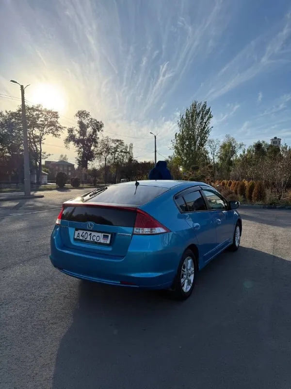 Honda insight 2009 год 1.3 гибрид автомобиль в очень хорошем состоянии, климат контроль, круиз контроль, линзованнай оптика и др. авто в очень хорошем состоянии по кузову, не видело ни одной зимы мотор и коробка работают отлично, батарея 100 процентов подвеска сбитая, работает четко и бесшумно родной пробег 170тыс. км документы чистые, вы будете первым хозяином в рф цена 890 все вопросы по телефону +79494010811 - фотография - 3
