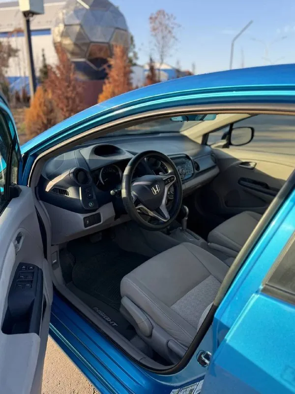 Honda insight 2009 год 1.3 гибрид автомобиль в очень хорошем состоянии, климат контроль, круиз контроль, линзованнай оптика и др. авто в очень хорошем состоянии по кузову, не видело ни одной зимы мотор и коробка работают отлично, батарея 100 процентов подвеска сбитая, работает четко и бесшумно родной пробег 170тыс. км документы чистые, вы будете первым хозяином в рф цена 890 все вопросы по телефону +79494010811 - фотография - 6