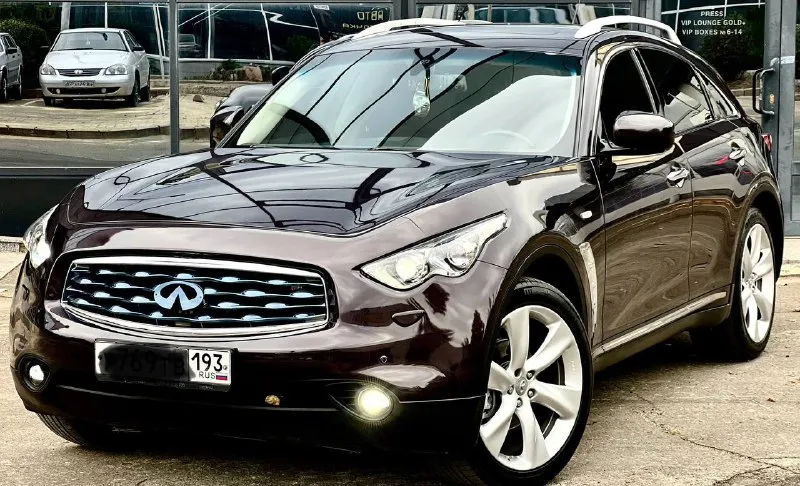 Infinity fx35 2008 год полный привод! автомобиль в идеальнейшем состоянии вложений не требует от слова совсем замена масла каждые 6 тысяч км мотор 3.5 бензин работает как часы, не дымит и не троит коробка автомат, переключает плавно, без дёрганий и пинков, ходовая часть вся обслужена, за машину не стыдно ! богатая комплектация, без ключевой доступ, кнопка старт стоп, подсветка дверей, память сидений, электро регулировка сидений и зеркал, полный электро пакет, датчик света и дождя, кожаный мультируль, обдув и подогрев сидений, двух зонный климат контроль, хорошая мультимедиа, люк, полный привод, телевизор для задних пассажиров,21 колеса на абсолютно новой резине, led оптика и многое другое! цена 1.710.000₽ возможен торг или обмен ! кто ищет хороший fx 35,вам сюда!+79493578236 - фотография - 2