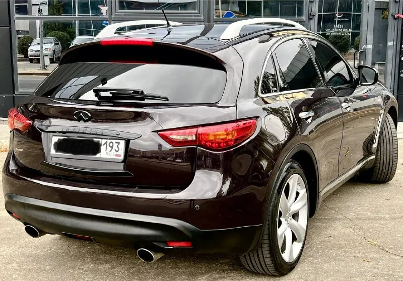 Infinity fx35 2008 год полный привод! автомобиль в идеальнейшем состоянии вложений не требует от слова совсем замена масла каждые 6 тысяч км мотор 3.5 бензин работает как часы, не дымит и не троит коробка автомат, переключает плавно, без дёрганий и пинков, ходовая часть вся обслужена, за машину не стыдно ! богатая комплектация, без ключевой доступ, кнопка старт стоп, подсветка дверей, память сидений, электро регулировка сидений и зеркал, полный электро пакет, датчик света и дождя, кожаный мультируль, обдув и подогрев сидений, двух зонный климат контроль, хорошая мультимедиа, люк, полный привод, телевизор для задних пассажиров,21 колеса на абсолютно новой резине, led оптика и многое другое! цена 1.710.000₽ возможен торг или обмен ! кто ищет хороший fx 35,вам сюда!+79493578236 - фотография - 8