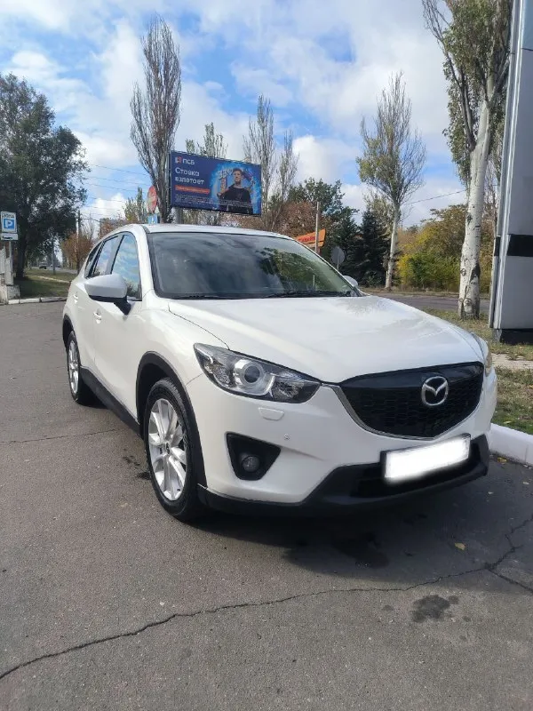 Mazda cx-5 2012 г двигатель 2.0 бензин акпп 6 ст пробег 263 000 км цена - 1 600 000 р кожаный салон, датчик света, датчик дождя, мультируль. полный электростеклопакет, зеркала с электроприводом и обогревом, климат контроль, подогрев сидений, бесключевой доступ, круиз контроль. автомобиль в хорошем состоянии для своего возраста и пробега. все расходники менялись вовремя, машина полностью обслужена. полгода назад были заменены форсунки и катушки, рулевая рейка (новая, не ремонт), новый аккумулятор. авто хорошо себя чувствует в городе и отлично держит дорогу по трассе. 19 колеса и высокий клиренс - идеальны для наших дорог! +79493306069 +79498130372 (тг на этом номере) - фотография - 2