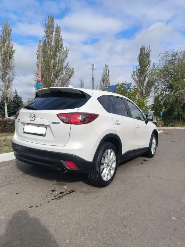Mazda cx-5 2012 г двигатель 2.0 бензин акпп 6 ст пробег 263 000 км цена - 1 600 000 р кожаный салон, датчик света, датчик дождя, мультируль. полный электростеклопакет, зеркала с электроприводом и обогревом, климат контроль, подогрев сидений, бесключевой доступ, круиз контроль. автомобиль в хорошем состоянии для своего возраста и пробега. все расходники менялись вовремя, машина полностью обслужена. полгода назад были заменены форсунки и катушки, рулевая рейка (новая, не ремонт), новый аккумулятор. авто хорошо себя чувствует в городе и отлично держит дорогу по трассе. 19 колеса и высокий клиренс - идеальны для наших дорог! +79493306069 +79498130372 (тг на этом номере) - фотография - 3