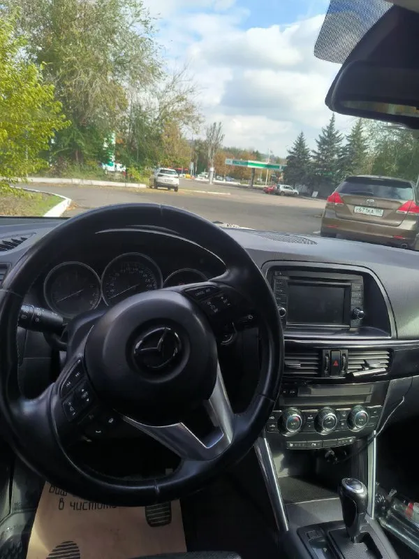 Mazda cx-5 2012 г двигатель 2.0 бензин акпп 6 ст пробег 263 000 км цена - 1 600 000 р кожаный салон, датчик света, датчик дождя, мультируль. полный электростеклопакет, зеркала с электроприводом и обогревом, климат контроль, подогрев сидений, бесключевой доступ, круиз контроль. автомобиль в хорошем состоянии для своего возраста и пробега. все расходники менялись вовремя, машина полностью обслужена. полгода назад были заменены форсунки и катушки, рулевая рейка (новая, не ремонт), новый аккумулятор. авто хорошо себя чувствует в городе и отлично держит дорогу по трассе. 19 колеса и высокий клиренс - идеальны для наших дорог! +79493306069 +79498130372 (тг на этом номере) - фотография - 4