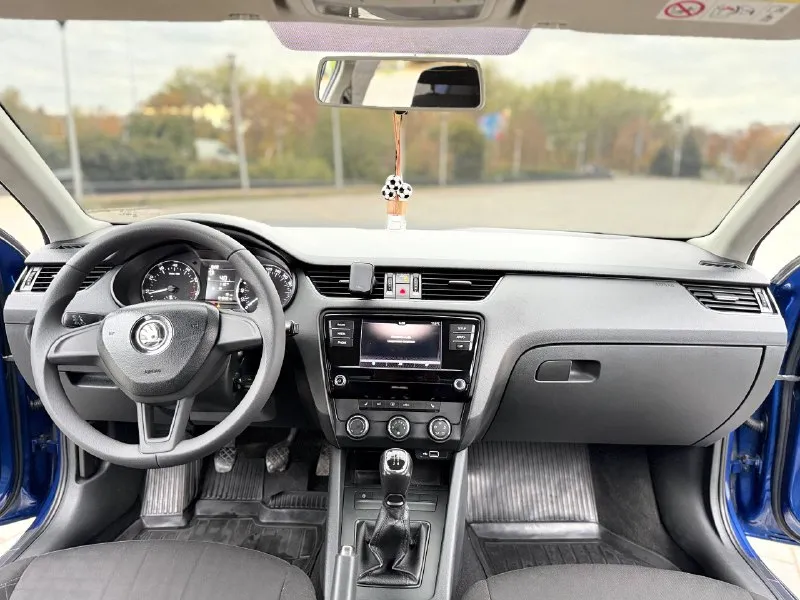 Продается skoda a7 2018 года цена: 1.275.000 ₽ (торг уместен) пробег: [178 тысяч технические характеристики: - двигатель: 1.6 л mpi - коробка передач: механическая - состояние: отличное, не битая, не крашеная описание: продаю skoda a7 2018 года в отличном состоянии. машина ухоженная, всегда обслуживалась. , ходовая часть и механическая коробка передач в идеальном состоянии. звоните, отвечу на все вопросы! город: донецк телефон: +7 (949) 910-02-20 связь через мессенджеры: telegram, whatsapp автомобиль не новый есть следы эксплуатации! 📲 tg: @ivan1293 📞 звоните: +7(949)9100220 - фотография - 8