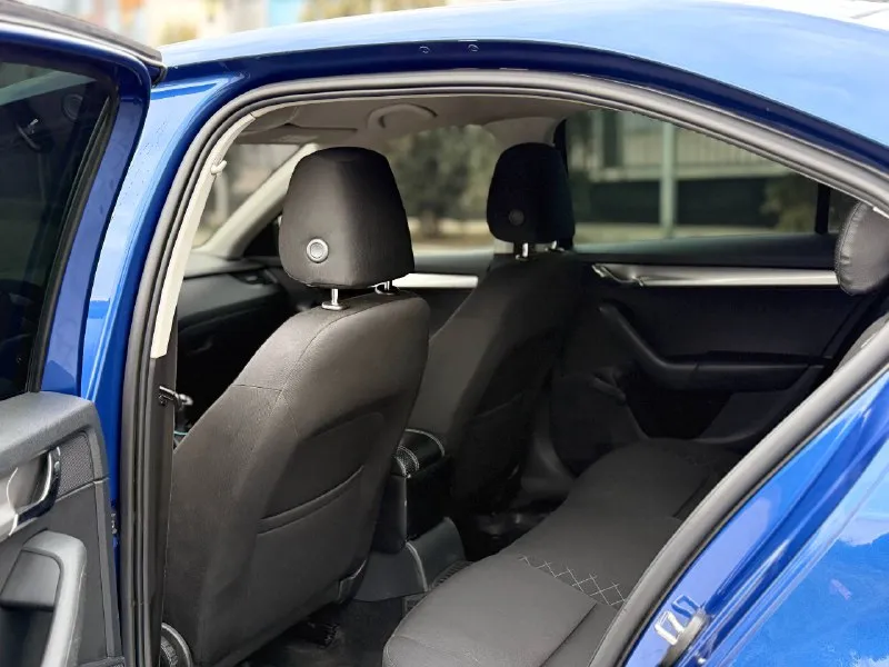 Продается skoda a7 2018 года цена: 1.275.000 ₽ (торг уместен) пробег: [178 тысяч технические характеристики: - двигатель: 1.6 л mpi - коробка передач: механическая - состояние: отличное, не битая, не крашеная описание: продаю skoda a7 2018 года в отличном состоянии. машина ухоженная, всегда обслуживалась. , ходовая часть и механическая коробка передач в идеальном состоянии. звоните, отвечу на все вопросы! город: донецк телефон: +7 (949) 910-02-20 связь через мессенджеры: telegram, whatsapp автомобиль не новый есть следы эксплуатации! 📲 tg: @ivan1293 📞 звоните: +7(949)9100220 - фотография - 9