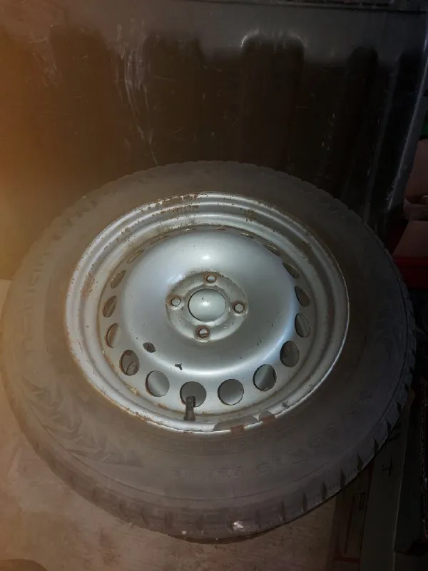 Комплект зимней резины на дисках размер r15 4×100 диски renault стояли на ларгусе резина без поездов без шишек отличное состояние 20т. р.за комплект донецк +79496256312 📞 звоните: +7(949)6256312 - фотография - 5