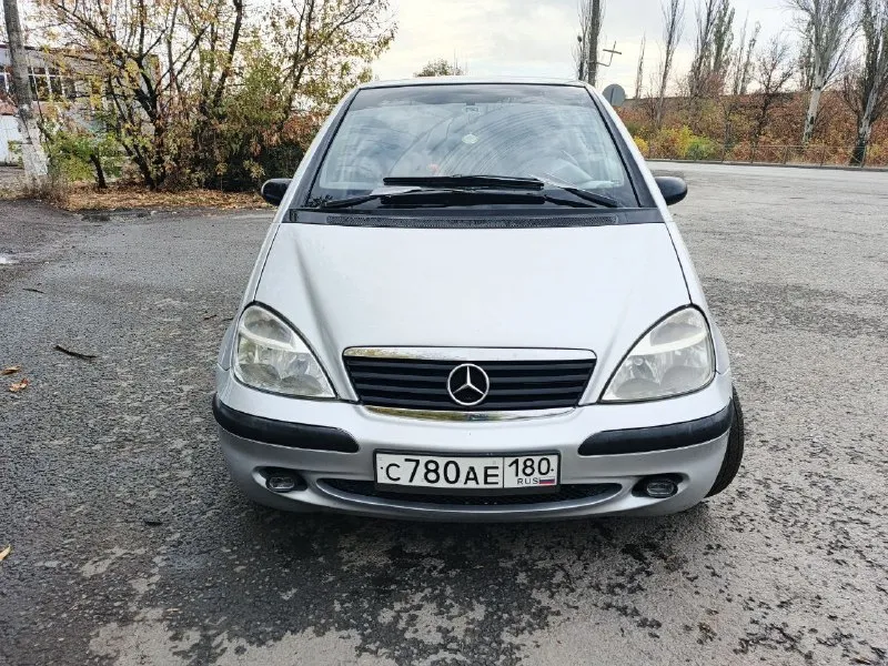 Mercedes а-160 (w168) 2001 г. в. , 1.6 л. , пробег 205000 км. технически авто в более чем хорошем состоянии. двигатель не троит, масло не ест. не пинается, переключается отлично. ходовая часть исправна. жидкости все менялись вовремя. кондиционер исправен. вся электрика в авто работает. стоит хороший регистратор (снимает перед и зад). задний парктроник этим летом куплен новый акб. запчасти всегда ставились не дешевые. зимняя резина на железках в наличии (+ оригинал колпаки) 450.000 руб +79493308747 г. торез 📞 звоните: +7(949)3308747 - фотография - 2