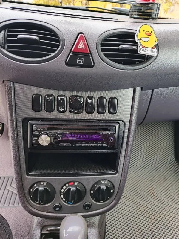 Mercedes а-160 (w168) 2001 г. в. , 1.6 л. , пробег 205000 км. технически авто в более чем хорошем состоянии. двигатель не троит, масло не ест. не пинается, переключается отлично. ходовая часть исправна. жидкости все менялись вовремя. кондиционер исправен. вся электрика в авто работает. стоит хороший регистратор (снимает перед и зад). задний парктроник этим летом куплен новый акб. запчасти всегда ставились не дешевые. зимняя резина на железках в наличии (+ оригинал колпаки) 450.000 руб +79493308747 г. торез 📞 звоните: +7(949)3308747 - фотография - 5