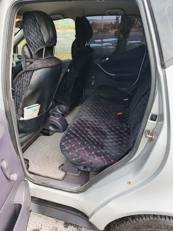 Mercedes а-160 (w168) 2001 г. в. , 1.6 л. , пробег 205000 км. технически авто в более чем хорошем состоянии. двигатель не троит, масло не ест. не пинается, переключается отлично. ходовая часть исправна. жидкости все менялись вовремя. кондиционер исправен. вся электрика в авто работает. стоит хороший регистратор (снимает перед и зад). задний парктроник этим летом куплен новый акб. запчасти всегда ставились не дешевые. зимняя резина на железках в наличии (+ оригинал колпаки) 450.000 руб +79493308747 г. торез 📞 звоните: +7(949)3308747 - фотография - 7