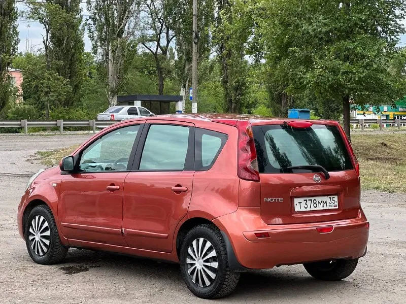 ‼️продам‼️ nissan note год: 2006 мотор: 1.6 коробка: автомат привод: передний автомобиль полностью обслужен, мотор работает ровно, не троит, не дымит. коробка переключает передачи плавно, без пинков и рыков. по кузову целая, дно тоже целое. подогревы передних сидений, два стеклоподъемника, кондиционер заправлен рабочий, обогрев заднего стекла, установлена сигнализация цена: 600.000 рублей, торг присутствует. номер для связи +79493530655 - фотография - 3