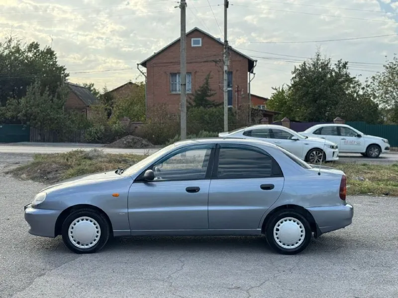 Ланос 2007год 2 владельца без дтп 2 ключа документы чистые переоформление. по технике все работает мотор 1,5 кондиционер 2 стеклоподьемника 1 подушка в руле по электрике все работает донецк цена 350к руб торг ! у авто. +79493173446 +79498208292 - фотография - 6