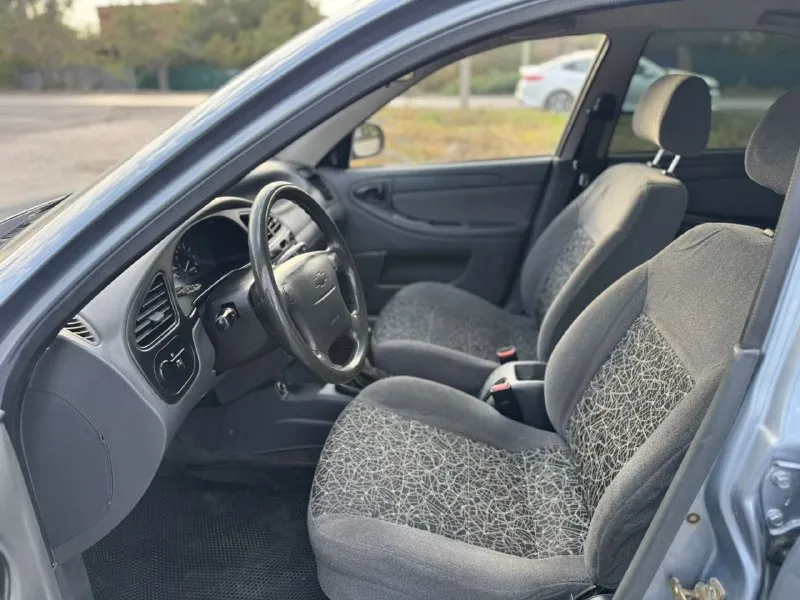 Ланос 2007год 2 владельца без дтп 2 ключа документы чистые переоформление. по технике все работает мотор 1,5 кондиционер 2 стеклоподьемника 1 подушка в руле по электрике все работает донецк цена 350к руб торг ! у авто. +79493173446 +79498208292 - фотография - 7