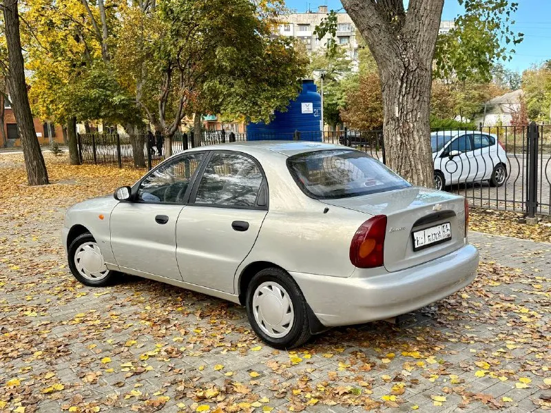 Продаю chevrolet lanos 2008 года выпуска. родной пробег 109.000 км. авто в отличном состояние. комплектация sx(гур, рабочий коноиционер,2 стеклоподъемника, часы, тахометр) двс 1.5 e-tec (opel) работает превосходно, масло не употребляет, коробка механическая без нареканий, ходовая часть обслужена. авто вложений не требует. кузов без дефектов. днище, пороги целые. стаканы, лонжероны без коррозии юридически чистый автомобиль, любой вид переоформления цена 285.000 рублей донецк +79495097888 - фотография - 2