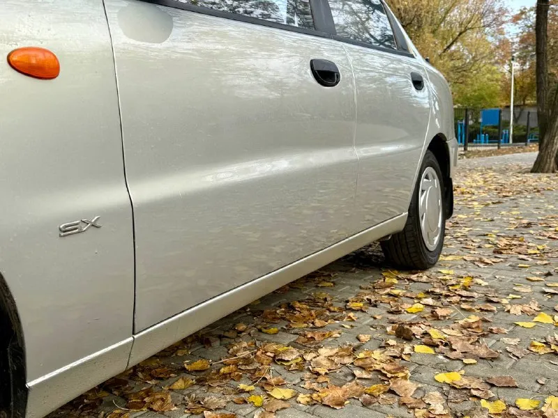 Продаю chevrolet lanos 2008 года выпуска. родной пробег 109.000 км. авто в отличном состояние. комплектация sx(гур, рабочий коноиционер,2 стеклоподъемника, часы, тахометр) двс 1.5 e-tec (opel) работает превосходно, масло не употребляет, коробка механическая без нареканий, ходовая часть обслужена. авто вложений не требует. кузов без дефектов. днище, пороги целые. стаканы, лонжероны без коррозии юридически чистый автомобиль, любой вид переоформления цена 285.000 рублей донецк +79495097888 - фотография - 5