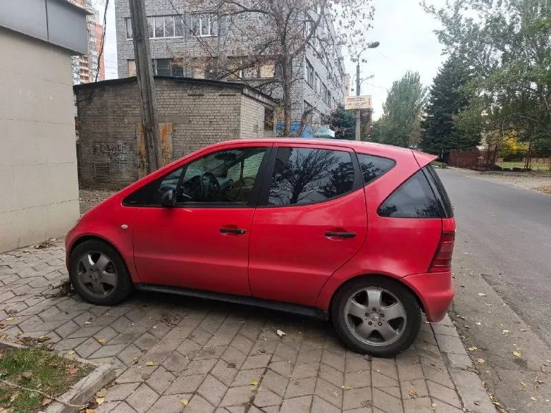Mercedes benz a140. 1998 года. пробег 307 тыс км. двигатель 1.6 кпп механика. автомобиль каждый день в движении. камера заднего вида и регистратор. цена 275 тыс руб. торг символический. г. донецк. киевский район. т. +79493585040 📞 звоните: +7(949)3585040 - фотография - 2