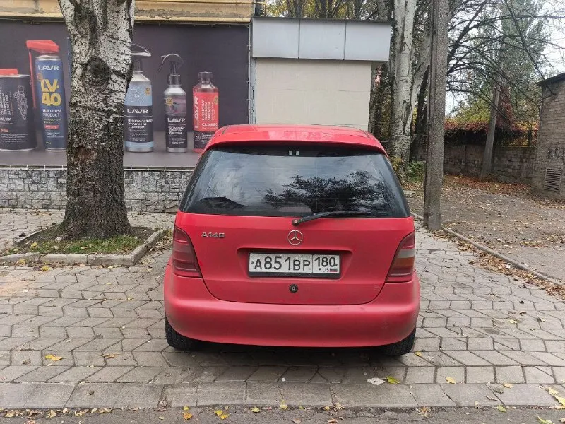 Mercedes benz a140. 1998 года. пробег 307 тыс км. двигатель 1.6 кпп механика. автомобиль каждый день в движении. камера заднего вида и регистратор. цена 275 тыс руб. торг символический. г. донецк. киевский район. т. +79493585040 📞 звоните: +7(949)3585040 - фотография - 3