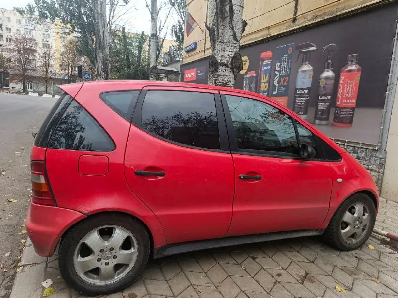 Mercedes benz a140. 1998 года. пробег 307 тыс км. двигатель 1.6 кпп механика. автомобиль каждый день в движении. камера заднего вида и регистратор. цена 275 тыс руб. торг символический. г. донецк. киевский район. т. +79493585040 📞 звоните: +7(949)3585040 - фотография - 4