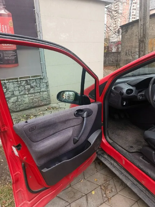 Mercedes benz a140. 1998 года. пробег 307 тыс км. двигатель 1.6 кпп механика. автомобиль каждый день в движении. камера заднего вида и регистратор. цена 275 тыс руб. торг символический. г. донецк. киевский район. т. +79493585040 📞 звоните: +7(949)3585040 - фотография - 6