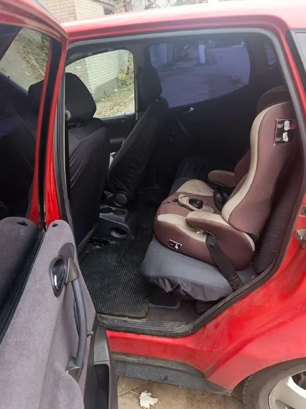 Mercedes benz a140. 1998 года. пробег 307 тыс км. двигатель 1.6 кпп механика. автомобиль каждый день в движении. камера заднего вида и регистратор. цена 275 тыс руб. торг символический. г. донецк. киевский район. т. +79493585040 📞 звоните: +7(949)3585040 - фотография - 7