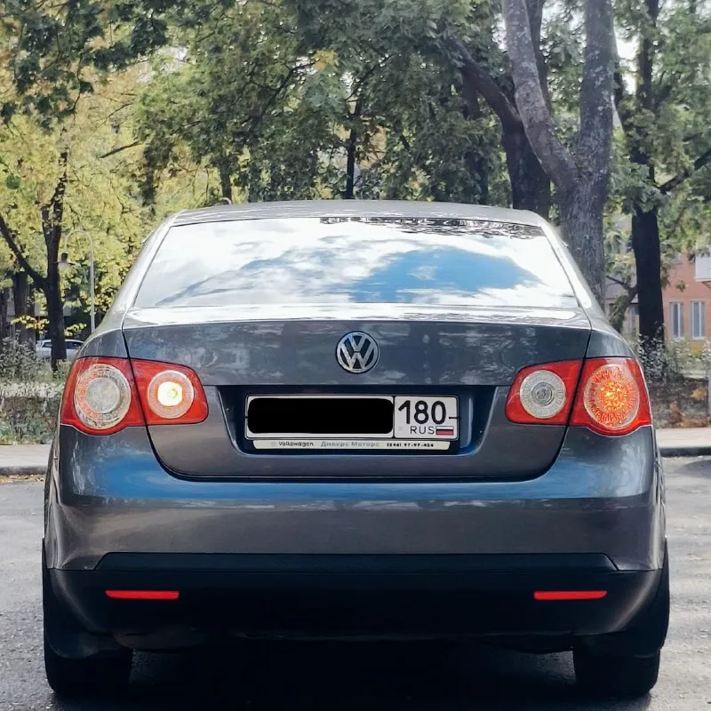 Volkswagen jetta 2010 года выпуска, оснащённый надёжным двигателем объёмом 1.6 литра и механической коробкой передач, предлагается к продаже с пробегом 209 тысяч километров. По мотору, коробке передач и ходовой части автомобиля никаких вопросов нет — все узлы и агрегаты находятся в исправном состоянии. Внешний вид машины приятный и ухоженный, что делает её привлекательной. Цена за данный автомобиль составляет 690.000,что является выгодным предложением для тех, кто ищет качественный и проверенный автомобиль в этом сегменте. Продажа автомобиля от владельца. Для получения подробной информации, вы можете связаться по номеру телефона +79498069344 либо +79498069344 также доступен для связи через telegram по номеру +79915588803 авто находится в городе донецк. - фотография - 5