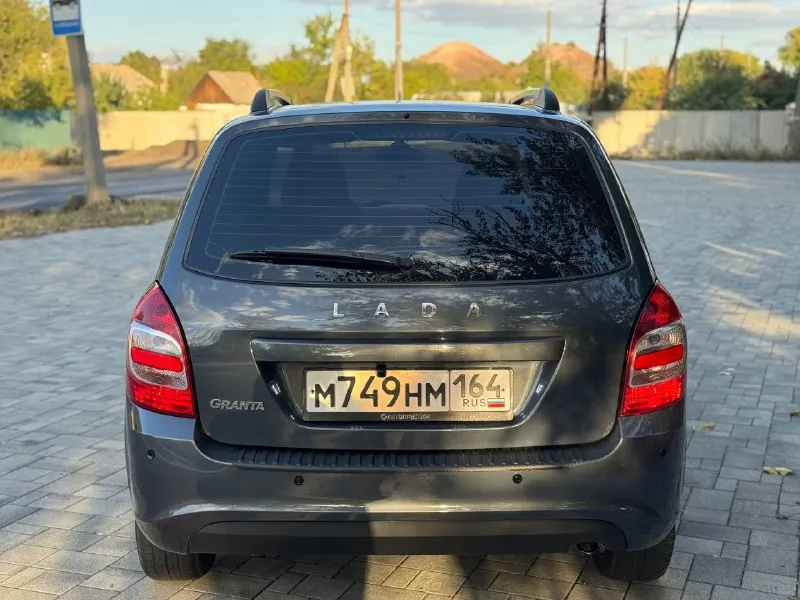 В продаже ваз grantа ( ваз гранта)2021 год выпуска. двигатель 1.6 (106 л. с)16кл, работает как часы. коробка без хрустов и вылетов. автомобиль в идеальном состоянии. кузов в родном окрасе. автотека зелень. максимальная комплектация:полный электропакет, abs, подушки безопасности, климат контроль, круиз контроль, подогрев сидений, зеркал, led-оптика, полная шумоизоляции, парктроники, teyes магнитола. ходовая без единого стука, вся новая, стойки ss20.стоит новый комплект сцепления. комплект зимней резины. машина без вложений. с документами полный порядок. цена 880.000 торг +79595854391 +79081737070 telegram 📞 звоните: +7(959)5854391 - фотография - 3