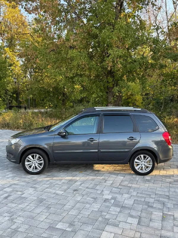 В продаже ваз grantа ( ваз гранта)2021 год выпуска. двигатель 1.6 (106 л. с)16кл, работает как часы. коробка без хрустов и вылетов. автомобиль в идеальном состоянии. кузов в родном окрасе. автотека зелень. максимальная комплектация:полный электропакет, abs, подушки безопасности, климат контроль, круиз контроль, подогрев сидений, зеркал, led-оптика, полная шумоизоляции, парктроники, teyes магнитола. ходовая без единого стука, вся новая, стойки ss20.стоит новый комплект сцепления. комплект зимней резины. машина без вложений. с документами полный порядок. цена 880.000 торг +79595854391 +79081737070 telegram 📞 звоните: +7(959)5854391 - фотография - 6