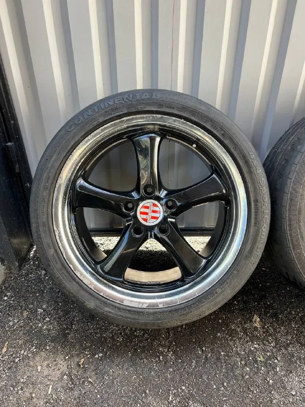 Продам: диски r-20 на touareg / q7 / cayenne и т. д цена: 39.999 руб (диски + резина в подарок!) ✅ диски - victor equipment характеристики - 10j, et-50, цо - 71.6 (dia), r-20, 5х130❗ ✅ резина летняя - 275 / 40 / r-20 состояние резины смотрите на фото. диски без следов сварки, один равнялся. достались с автомобилем, стояли на touaregе. 📍осмотр в г. дoнецк, калининский р-н. 📞🇷🇺звоните: +7 949-577-25-85 - фотография - 3