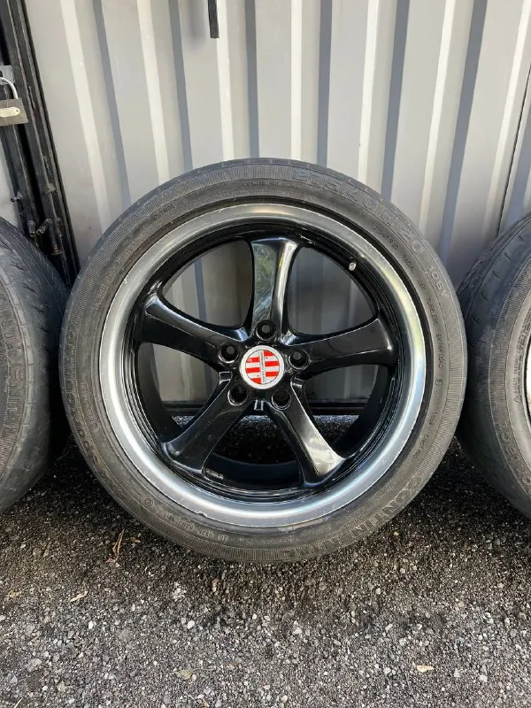 Продам: диски r-20 на touareg / q7 / cayenne и т. д цена: 39.999 руб (диски + резина в подарок!) ✅ диски - victor equipment характеристики - 10j, et-50, цо - 71.6 (dia), r-20, 5х130❗ ✅ резина летняя - 275 / 40 / r-20 состояние резины смотрите на фото. диски без следов сварки, один равнялся. достались с автомобилем, стояли на touaregе. 📍осмотр в г. дoнецк, калининский р-н. 📞🇷🇺звоните: +7 949-577-25-85 - фотография - 5