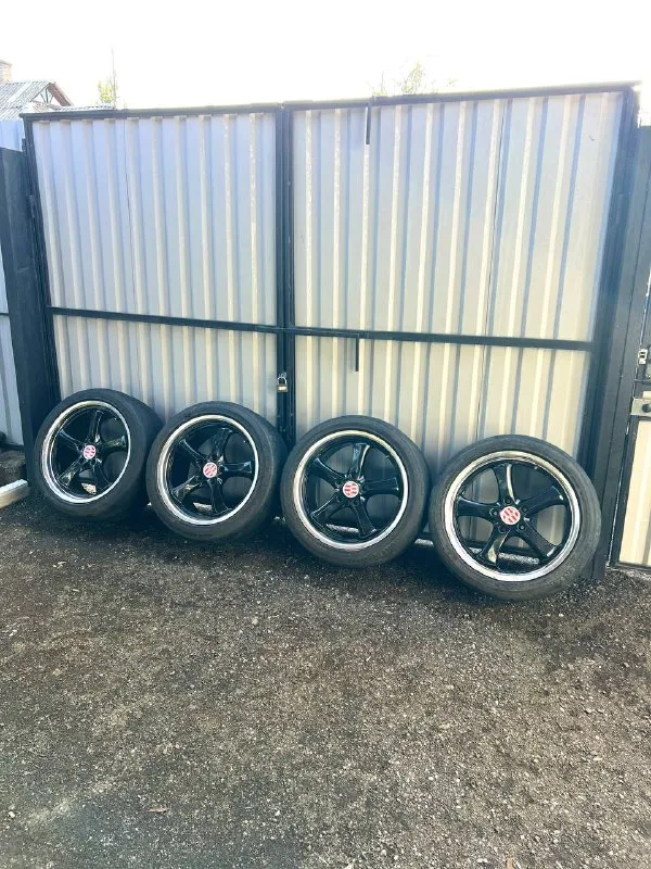 Продам: диски r-20 на touareg / q7 / cayenne и т. д цена: 39.999 руб (диски + резина в подарок!) ✅ диски - victor equipment характеристики - 10j, et-50, цо - 71.6 (dia), r-20, 5х130❗ ✅ резина летняя - 275 / 40 / r-20 состояние резины смотрите на фото. диски без следов сварки, один равнялся. достались с автомобилем, стояли на touaregе. 📍осмотр в г. дoнецк, калининский р-н. 📞🇷🇺звоните: +7 949-577-25-85 - фотография - 7