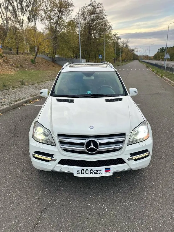 Продам mercedes gl x164, 2012г. , 3л турбо, 3 ряда, 7 местный. пробег 203000,комплектация с телевизорами сзади, 2 люка, пневма. кузов в отличном состоянии. цена 2000000,торг детали в личку или по телефону, донецк. +79497021709 📞 звоните: +7(949)7021709 - фотография - 2