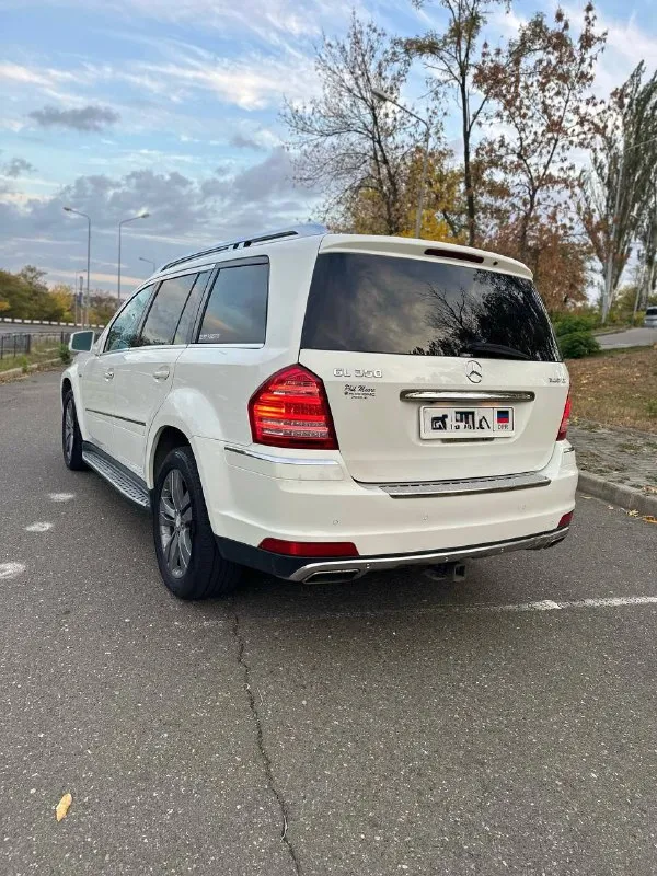 Продам mercedes gl x164, 2012г. , 3л турбо, 3 ряда, 7 местный. пробег 203000,комплектация с телевизорами сзади, 2 люка, пневма. кузов в отличном состоянии. цена 2000000,торг детали в личку или по телефону, донецк. +79497021709 📞 звоните: +7(949)7021709 - фотография - 5