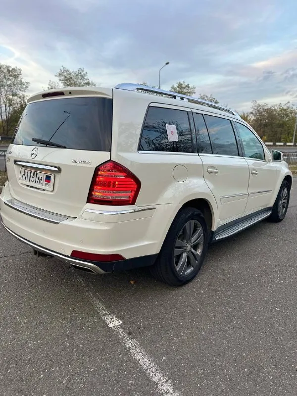 Продам mercedes gl x164, 2012г. , 3л турбо, 3 ряда, 7 местный. пробег 203000,комплектация с телевизорами сзади, 2 люка, пневма. кузов в отличном состоянии. цена 2000000,торг детали в личку или по телефону, донецк. +79497021709 📞 звоните: +7(949)7021709 - фотография - 6